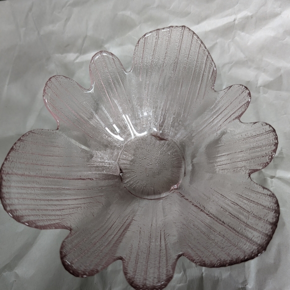 Set Of 3 Elegant Pink Glass Flower Bowls - Picture 3 of 8